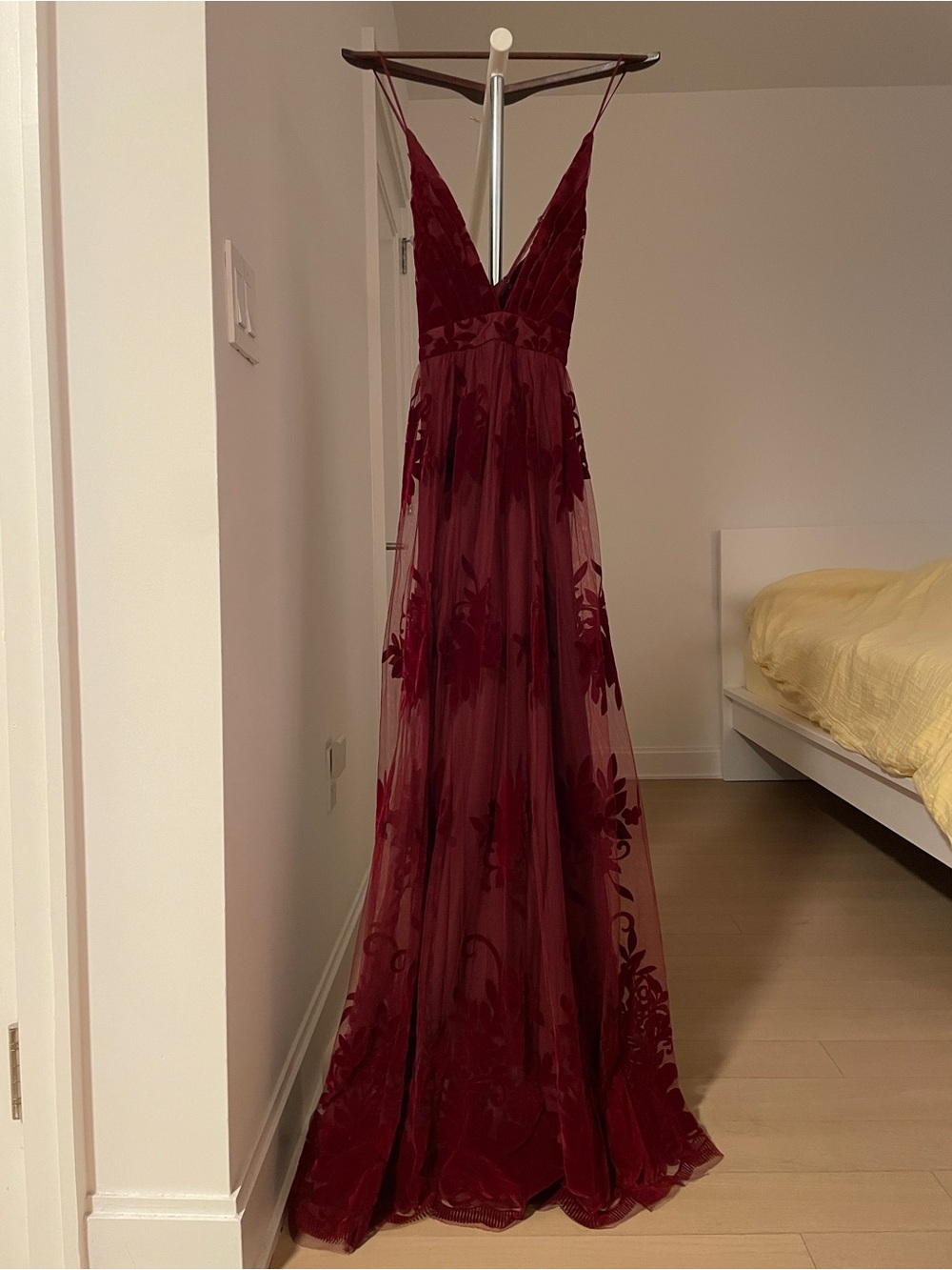 Windsor Morgan Formal Flocked Velvet Dress - Burgundy V-Neck Evening Gown